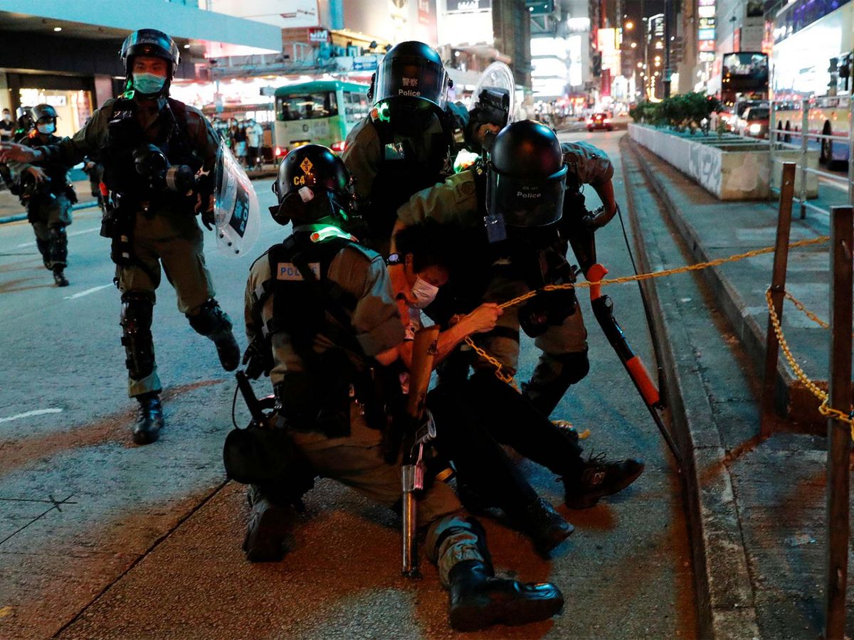 政務司司長張建宗發表網誌，指監警會早前發表審視反修例活動期間，警方行動的報告後，坊間有人指控該報告「撐警」、「扶警」、為警方「漂白」，再次顯示某些立心不良的人，非要打撃警隊不可。