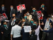 立法會內委會周一早上舉行會議，陳健波將會主持選舉正副主席。田北辰預計會上情況惡劣，應該會「打大交」；鍾國斌就表示，選主席大約需要半小時便完成，但預留了3小時的會議，估計是為了抬走每一名民主派議員。