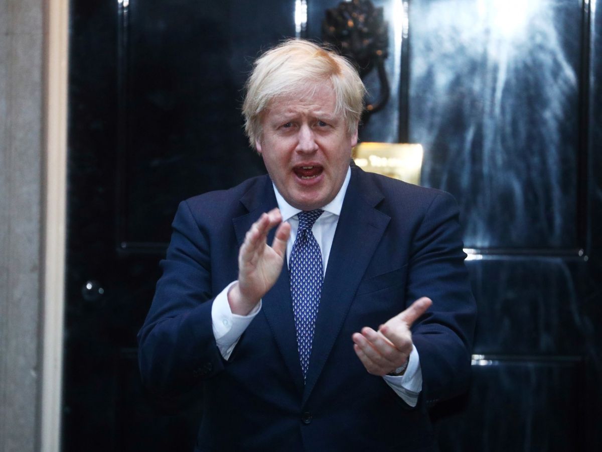 英國首相 約翰遜 表示， 英國 疫情高峰期已過，英國政府下星期將會公布放寬限制措施的部署，包括如何復甦經濟、復工及復課。