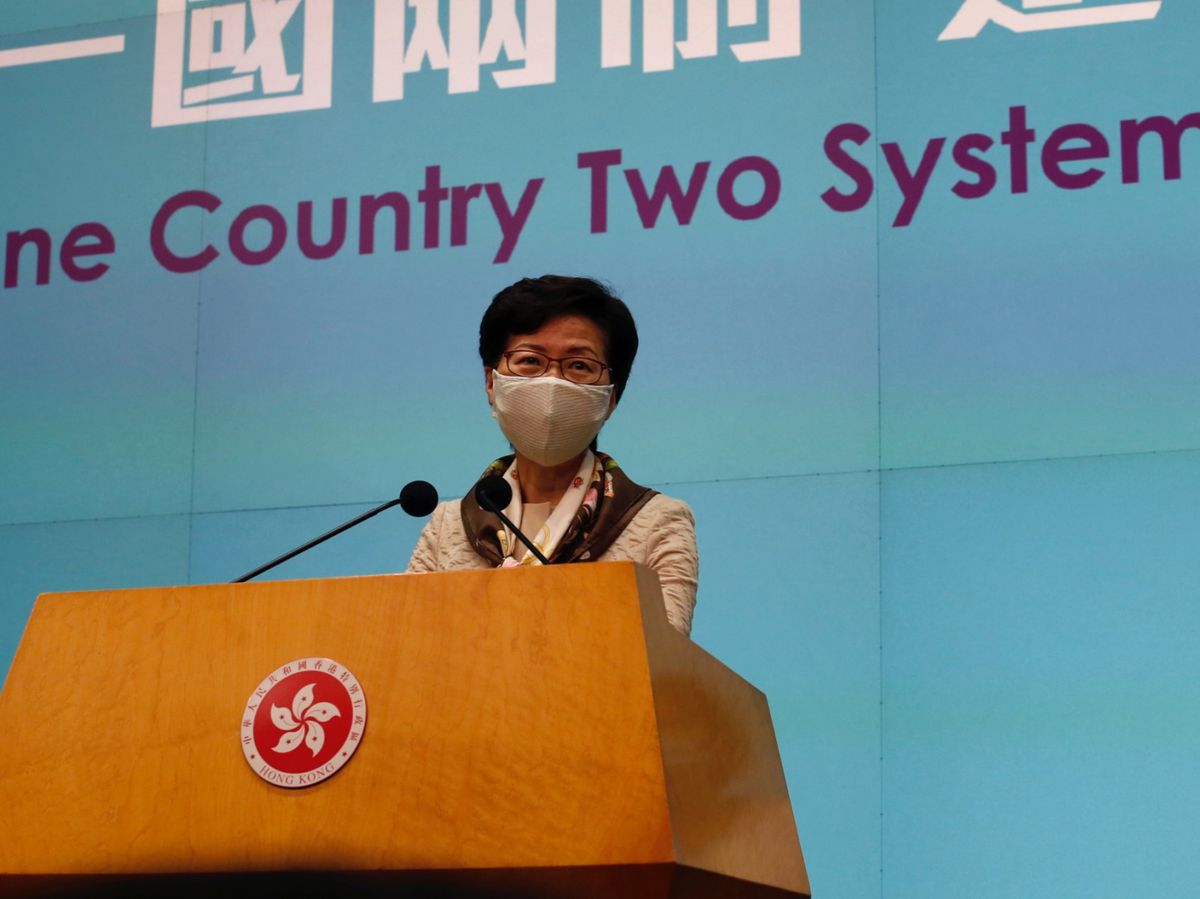  行政會議 通過全體 公務員凍薪 的決定，由4月1日起生效。 公務員 事務局將會通知職工代表，稍後亦會到立法會進行匯報