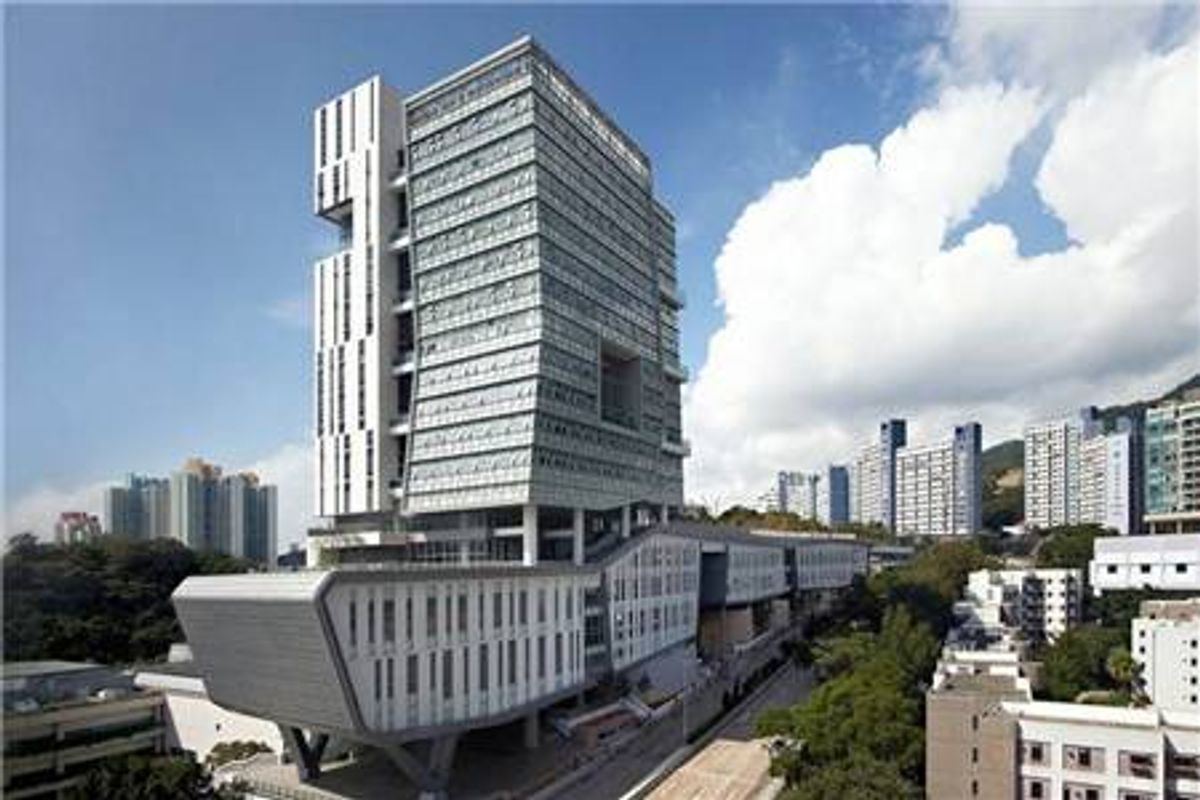  城市大學 在6月2日宣佈 大學教務會 通過新優等 三級評分制度 ，棄用 三級榮譽制度 ，85% 畢業生 是沒有評級，引起不少 學生 不滿。