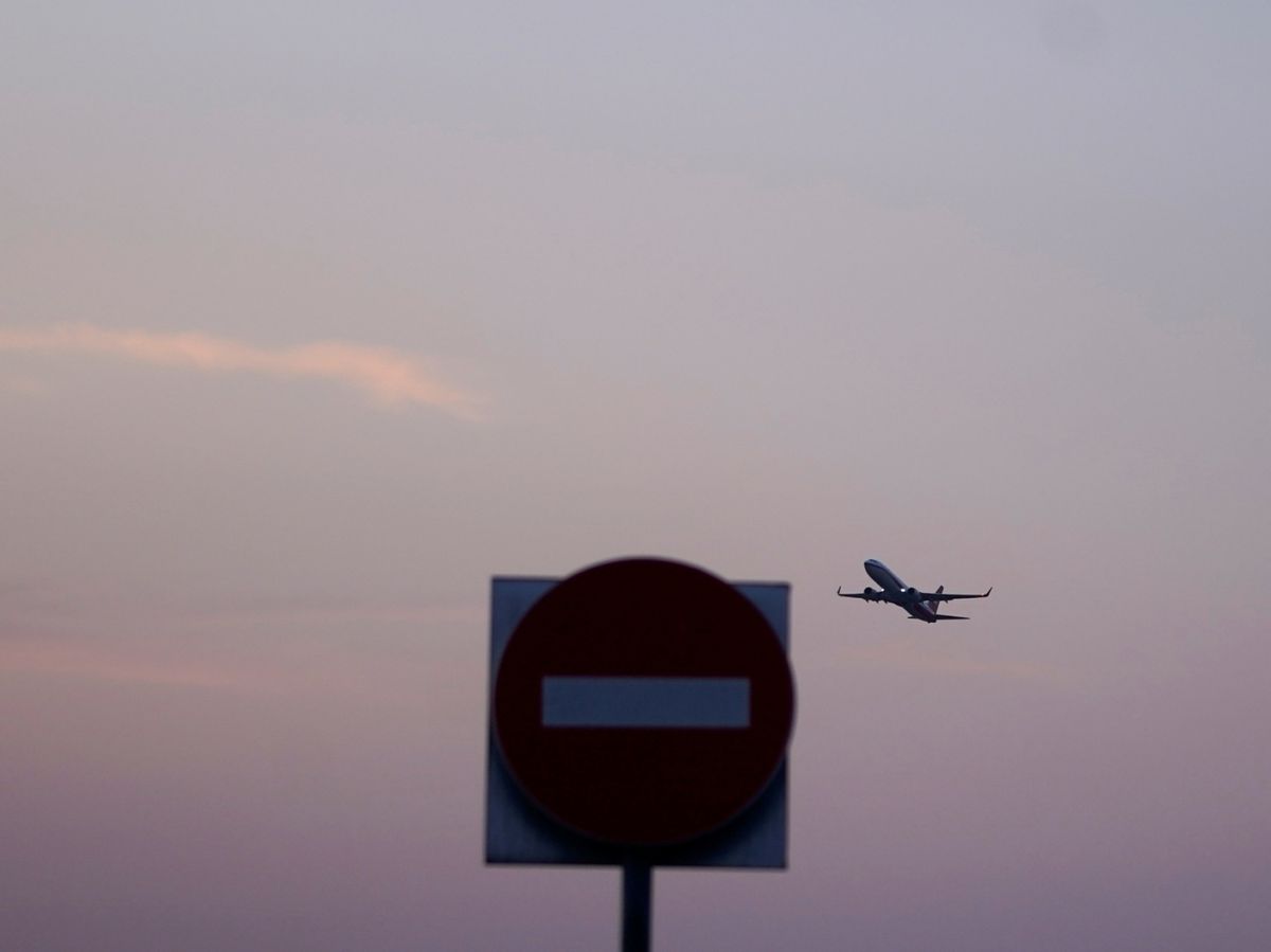  美國運輸部 宣布，禁止 中國 的 航空公司 客機進出 美國 ， 中國民航局 宣布調整部份國家航班。《香港財經時報》一文了解事態情況。