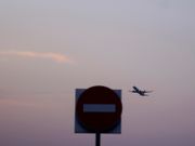  美國運輸部 宣布，禁止 中國 的 航空公司 客機進出 美國 ， 中國民航局 宣布調整部份國家航班。《香港財經時報》一文了解事態情況。