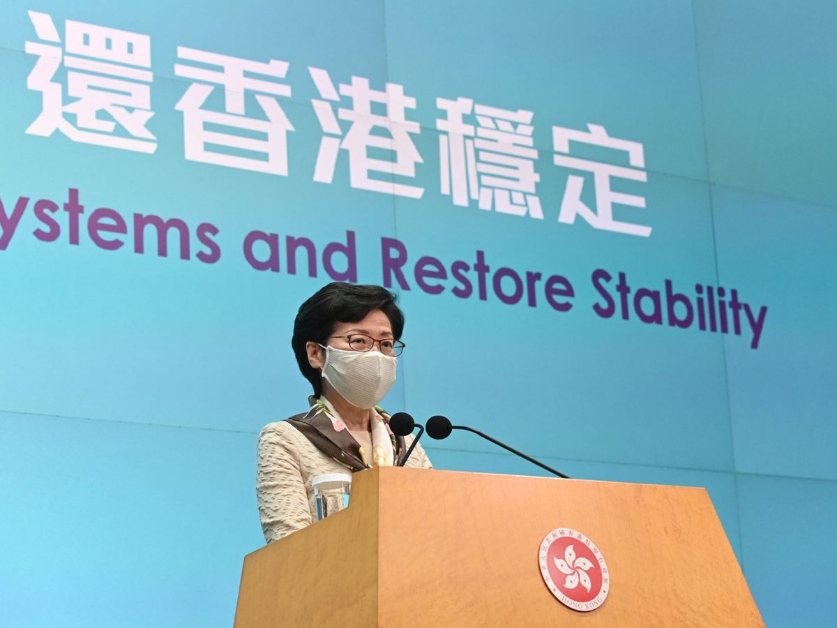  林鄭月娥 在Facebook專頁表示 恒指 已收復 國安法 公布後「失地」。 陳茂波 在網誌表示， 國安法 有助穩定 香港 長遠發展，為 香港 匯聚「財氣」和「人氣」。
