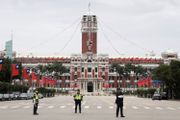 對人大政協通過「港版國安法」，台灣於今天( 6月18日 ) 公佈「香港人道援助關懷行動專案」並開記者會交代了終於公佈具體方案。( 圖片：路透社 )