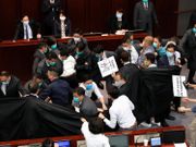 立法會內務委員會召開會議選主席，由陳健波主持。民主派議員在會上抗議，之後多名民主派議員被逐出會議室。經過一輪混亂後，最終在只有建制派議員投票下，由民建聯議員李慧琼以40票當選，連任內會主席。