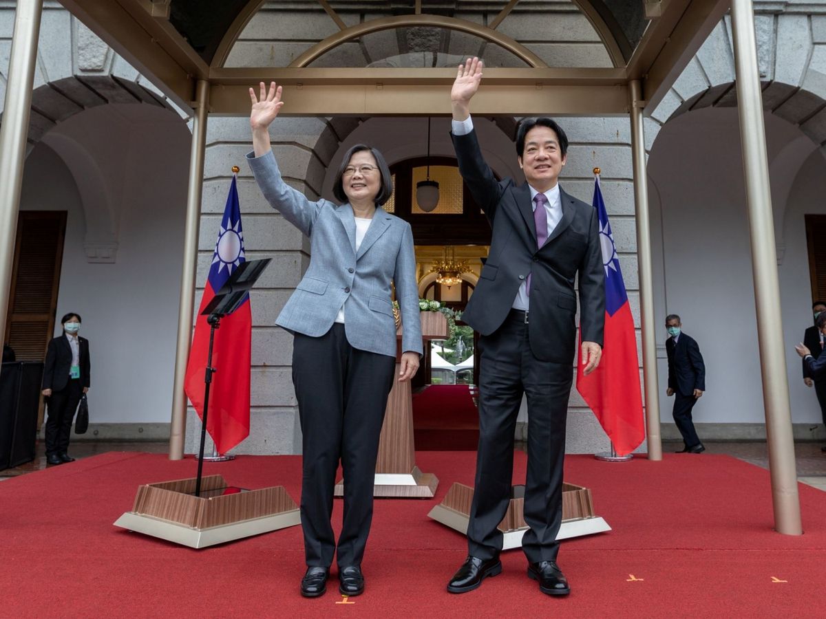  台灣 舉行第15屆總統 蔡英文 與副總統賴清德的就職典禮。總統 蔡英文 就職演說稱，不接受「 一國兩制 」矮化 台灣 ，當中沒提「 九二共識 」四字。