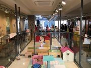  韓國 動物咖啡廳 Meerkat cafe 可與 狐獴 、 袋鼠 、 浣熊 等動物近距離接觸，Meerkat cafe還在《 超人回來了 》節目中亮相，喜歡動物的你一定不會錯過。
