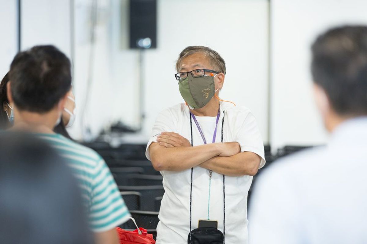 新冠肺炎爆發後，全球對口罩需求上升。一班香港人及企業開始自發製造本地口罩，K Kwong更發起籌組香港口罩業商會，希望保證香港口罩質素。