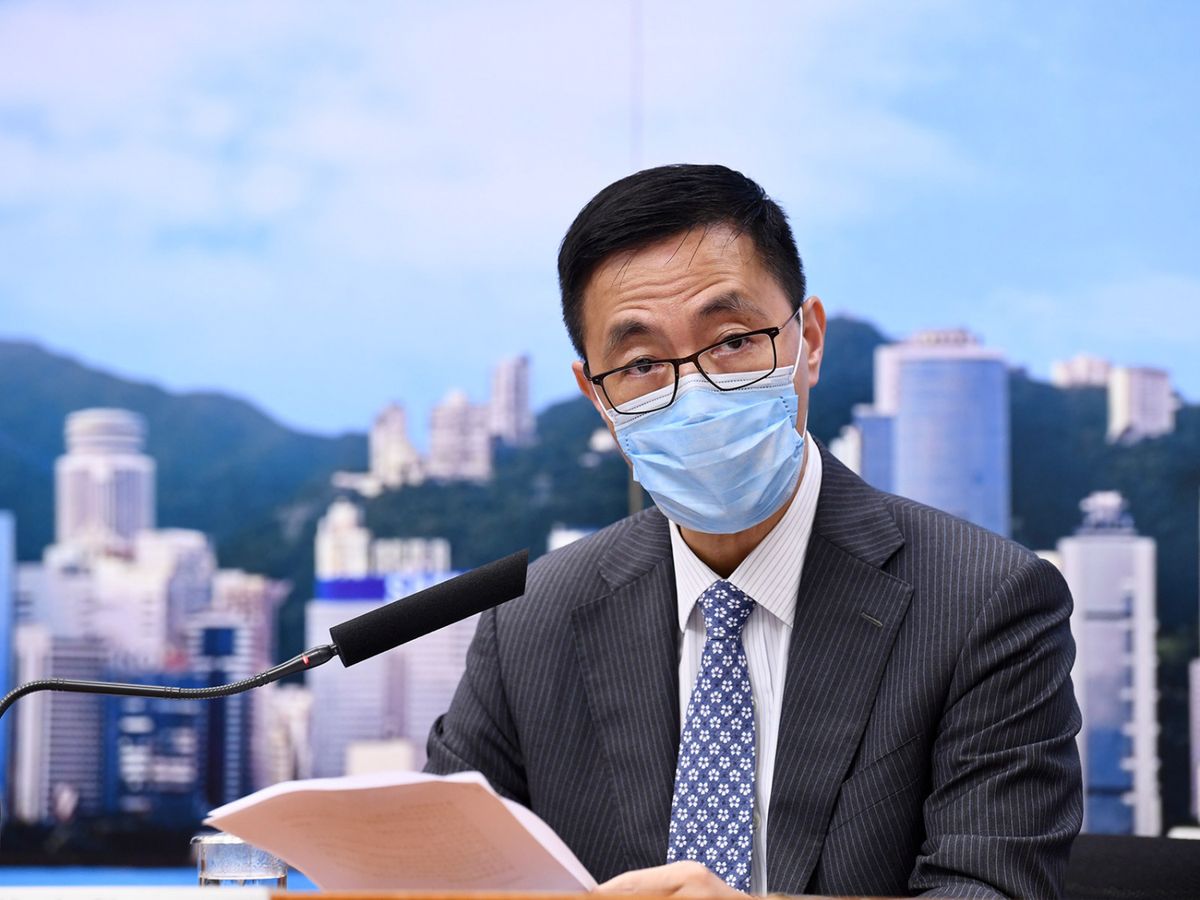 教育局昨天（6月18日）就《國歌法》生效向全港中小學發指引，當中提到若奏唱國歌期間學生涉嫌違法，而校方未能處理則可以報警。
