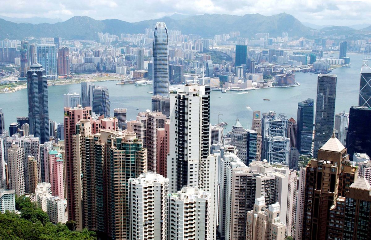 中港股市皆現強勢，落後的內銀股成為市場追捧的目標。大摩將明年6月恒生指數目標上調至28,000點，如何部署及部署哪些股份才能捕捉升市，相信是投資者最關心的問題。