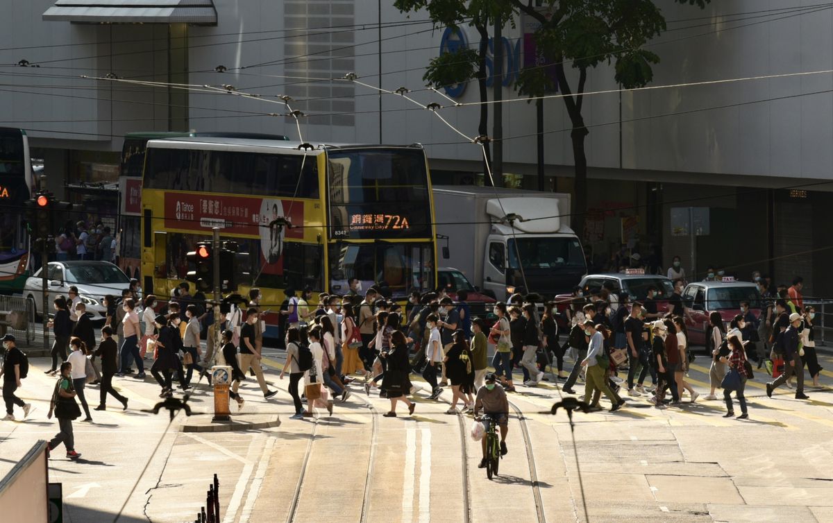 香港再次爆發新冠肺炎，世衞列新冠肺炎11種主要症狀，8成確診者有同一症狀，若有類似病徵或懷疑中招應怎樣處理？(圖片：香港中通社)
