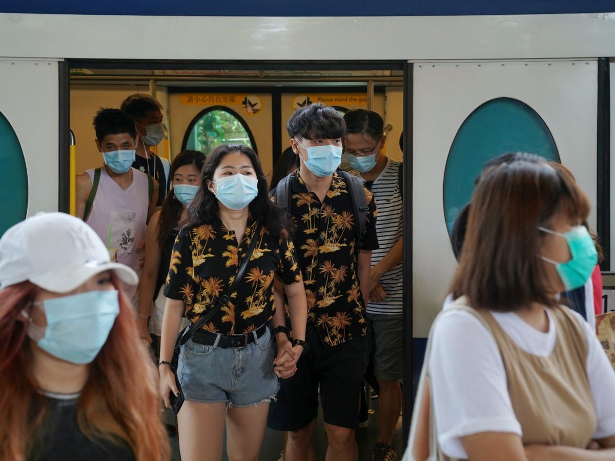 衛生署衛生防護中心表示，本港新增48宗新冠肺炎確診個案，當中40宗屬本地確診（16宗與早前確診個案有關、24宗源頭不明個案）。