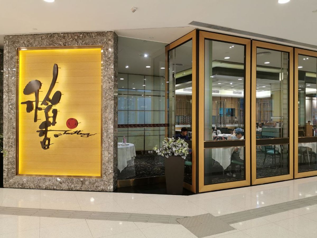 衞生署衞生防護中心公布，本港過去24小時新增118宗確診個案，有7宗屬於輸入個案、111宗屬本地個案（約60多宗與早前個案有關），其中約40多宗個案源頭不明，至今累計有2,249人確診。