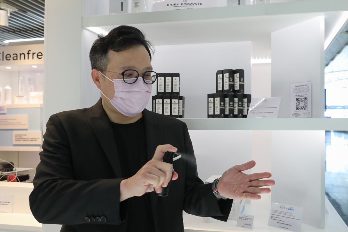 新冠病毒在港再擴散，漂白水、酒精等常用消毒用品可將其有效殺滅。但有研究指出，不正確使用漂白水可能會造成身體健康。