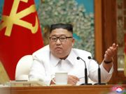 北韓開城出現首宗疑似新冠肺炎個案，患者是名脫北者，日前非法越過北韓邊境返鄉。北韓領袖金正恩宣布封鎖開城，實施緊急狀態。
