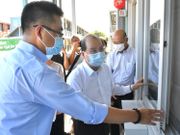 政務司司長張建宗表示，這一波新冠肺炎疫情是半年以來最嚴峻的，未來兩星期將會十分關鍵。如疫情轉壞，特區政府會毫不猶豫果斷地採取更嚴厲的管控措施，但現階段政府無意推出「居家令」或「禁足令」。