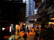 本港爆發第三波疫情，本地感染個案感急增。全港十八區中，黃大仙是唯一地區錄得逾百宗確診個案。