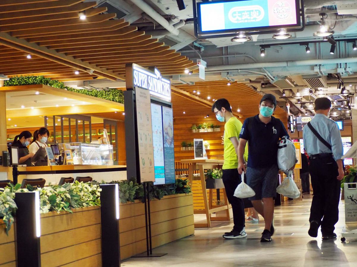 本港過去24小時新增118宗確診個案，有5宗屬於輸入個案、113宗屬本地個案（67宗與早前個案有關），其中46宗個案源頭不明，至今累計有3,002人確診。