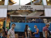 本港新冠肺炎疫情反覆，不少確診者都與香港街市有關聯。食肆晚市禁堂食，市民到街市買餸有何防疫招數？