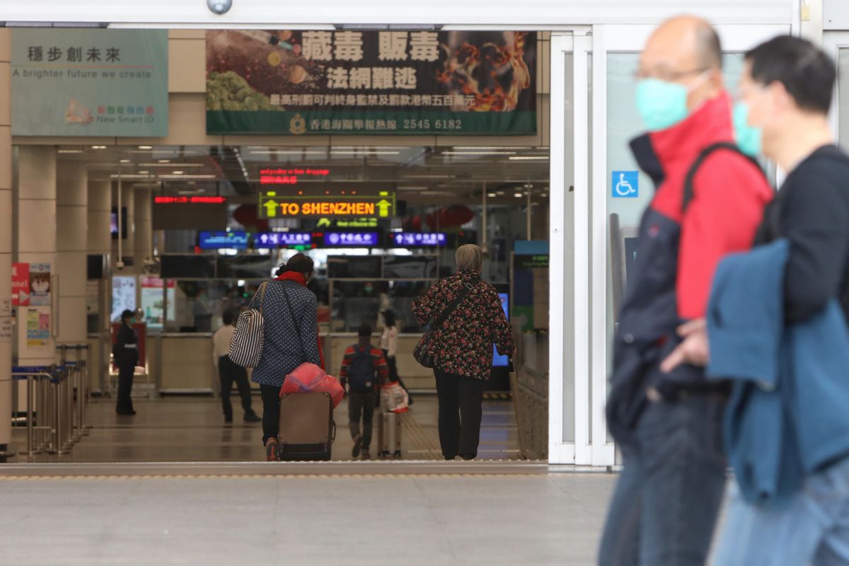 北上避疫潮持續 近5日日均2256港人深圳灣離境 3個多月來首次 深圳增派人手疏導