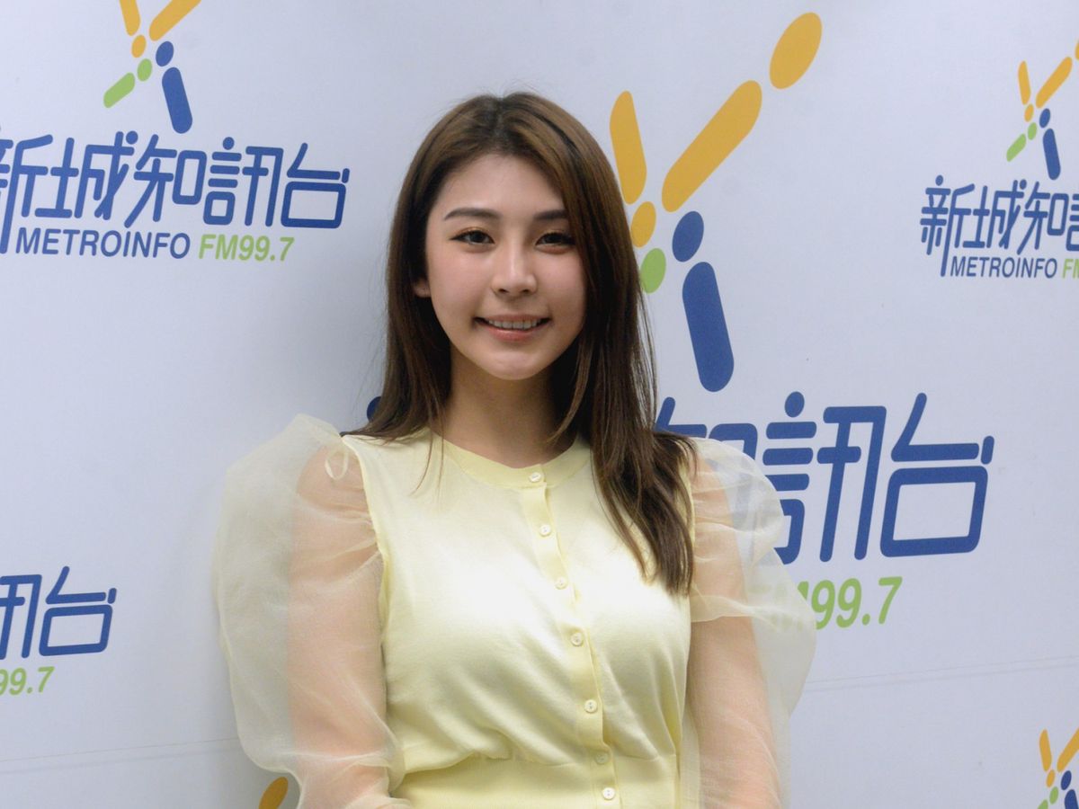 娛樂圈出現首宗確診藝人個案，患者是 24 歲歌手施匡翹。由於疫情在娛樂圈爆發，可能牽涉 TVB 近百人。