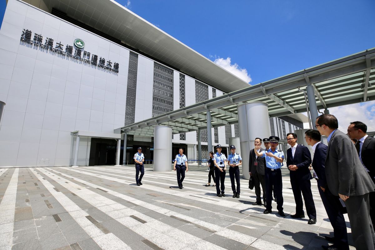 澳門新冠肺炎疫情受控，內地當局亦將恢復珠海居民來澳旅遊簽註，包括團體遊和個人遊。而澳門政府如何繼續防疫？