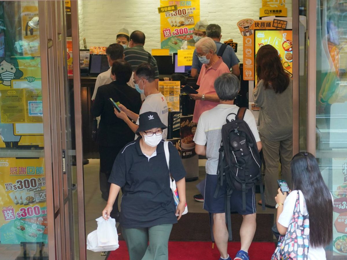 本港過去24小時新增69宗確診個案，4宗輸入個案，65宗本地個案。本地個案中，有32宗與早前個案有關，33宗源頭不明，至今累計有4,312人確診。