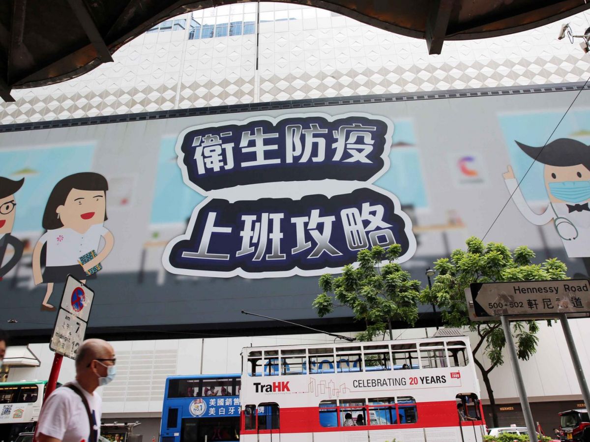 政府在本月稍後時間推出普及社區檢測計劃，多個建制派政黨紛紛倡議政府推行全民自願病毒檢測時，向病毒結果呈陰性的市民派發健康碼。
