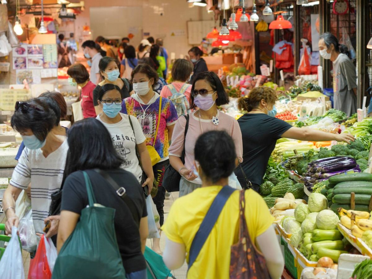 【清洗街市】8月16日至18日食環署會安排12個位於港島、九龍及新界區的公眾街市陸續提早一小時關閉，於下午7時開始進行深層清潔消毒工作，作為預防性措施。