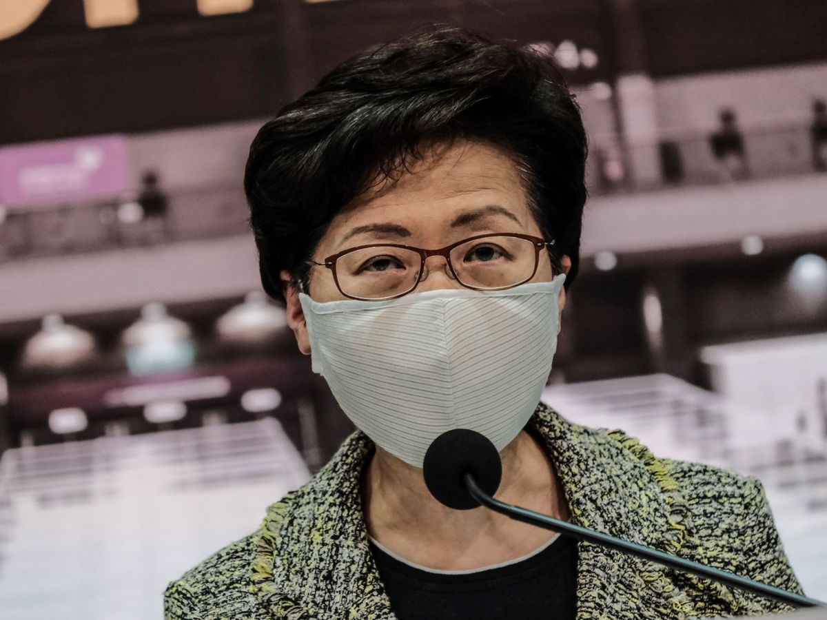 行政長官林鄭月娥在其社交網站表示，已主動退回英國劍橋大學沃爾森學院的名譽院士名銜，指對這些虛名從不看重。