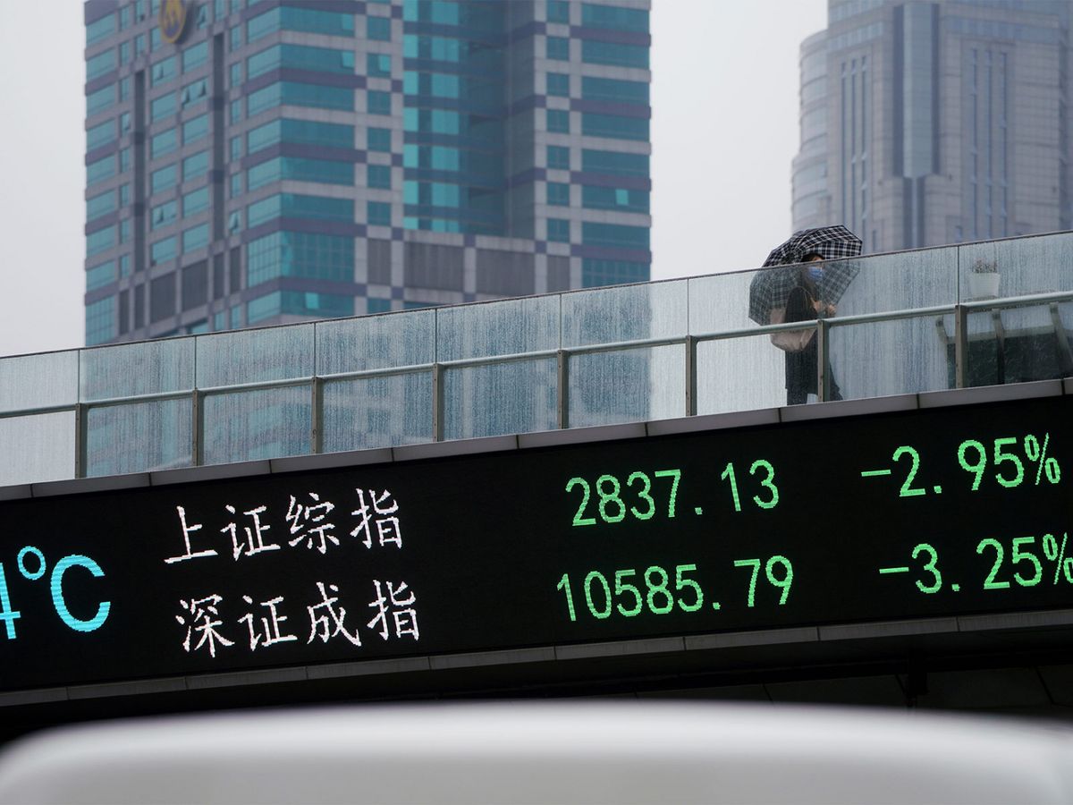 中國股民的一個壞習慣就是一見股市狂升，就以高槓桿借貸入市博殺，賭性太強。不過，中央也無意封殺股市，畢竟，目前是中美對抗的重要時刻，股市下跌會帶來不好的效果。