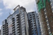 匯豐控股預測今年本港樓價在疫情下會跌7.9%，而花旗的調查就指有逾10%人認為現時是置業的好機會，創9年新高。