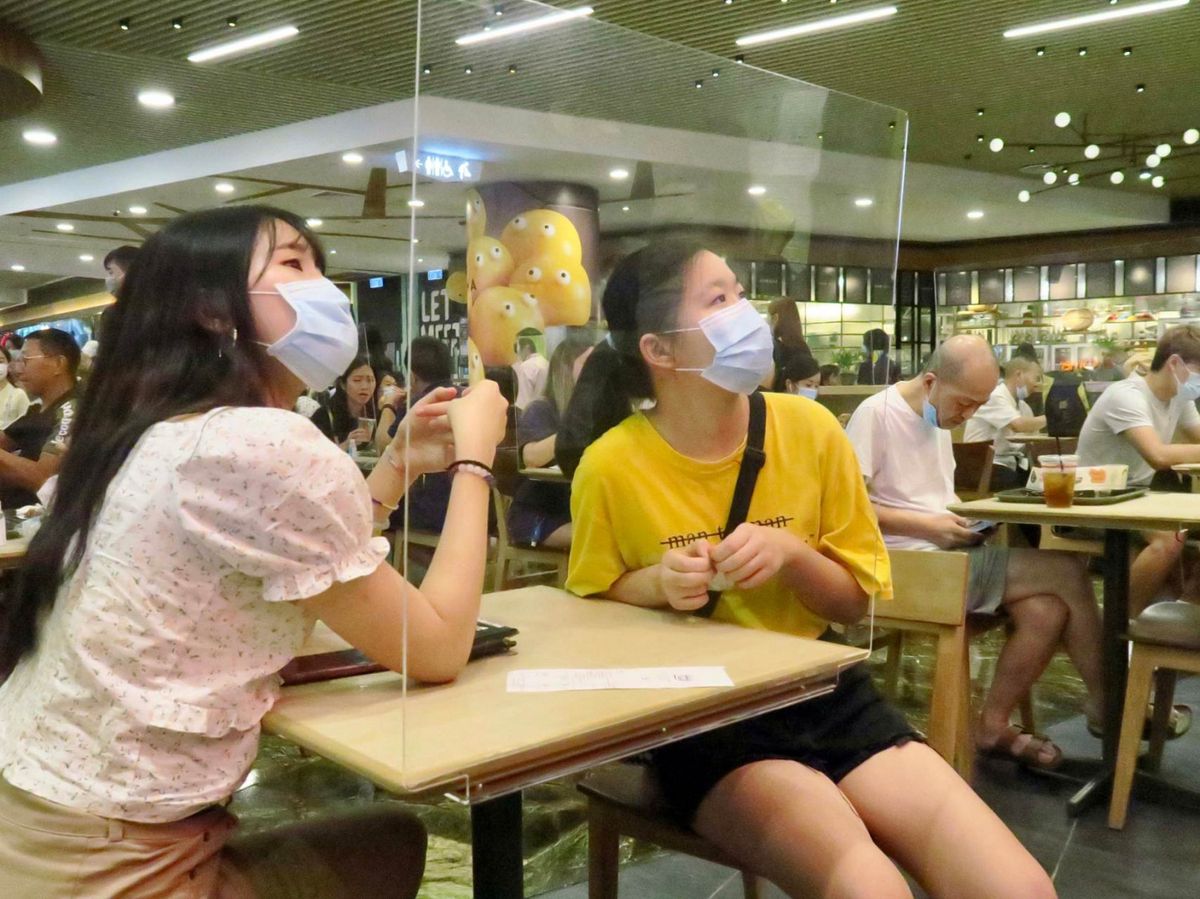 本港過去24小時新增21宗確診個案，3宗輸入個案，18宗本地個案，其中14宗與早前個案有關，4宗源頭不明，至今累計有4,755人確診。