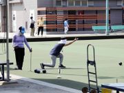 新冠肺炎確診個案回落，政府宣布周五放寬防疫措施，如准晚市堂食、重開美容院和電影院、部分戶外運動場所，及做運動豁免戴口罩。