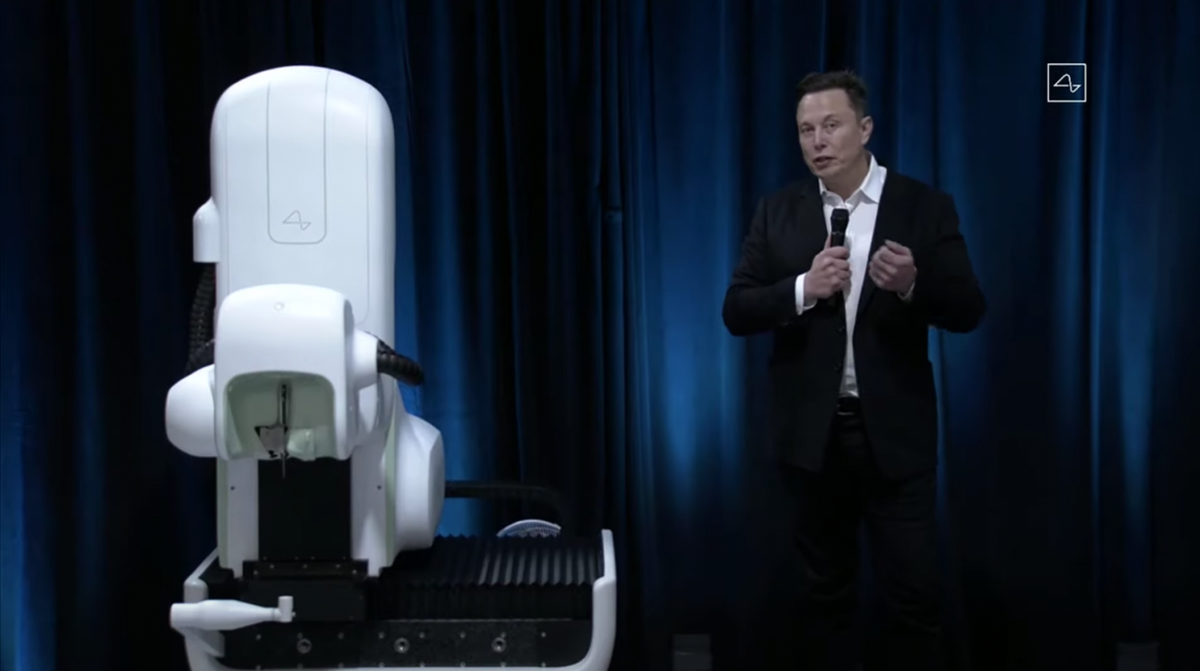 馬斯克（Elon Musk）的神經科學公司Neuralink介紹一項把硬幣大小的晶片植入腦中的技術，實現「腦機介面連接」，讓大腦與虛擬世界溝通。預料可治療多種神經系統疾病，終極目標與人工智能合而為一。