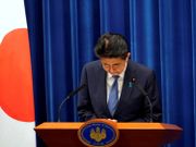 日本首相安倍晉三因健康理由而提早離任，他2012年上任後積極推動安倍經濟學，以提振國內停滯不前的經濟。