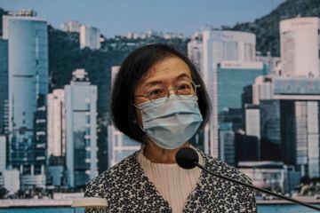 政府宣布，9月4日起食肆堂食將延長至晚上10點，健身中心、按摩院及戶外運動場將獲准有條件下重開。