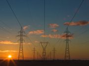 中國電力過去三年派息比率均達100%，大股東國家電投從今年4月至6月期間曾多次增持股份，建議買入，目標價1.7元。
