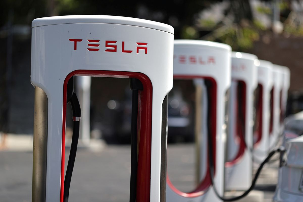 Tesla股價年內升逾4倍｜專家指長線價值未反映｜中線收集留意一個價位