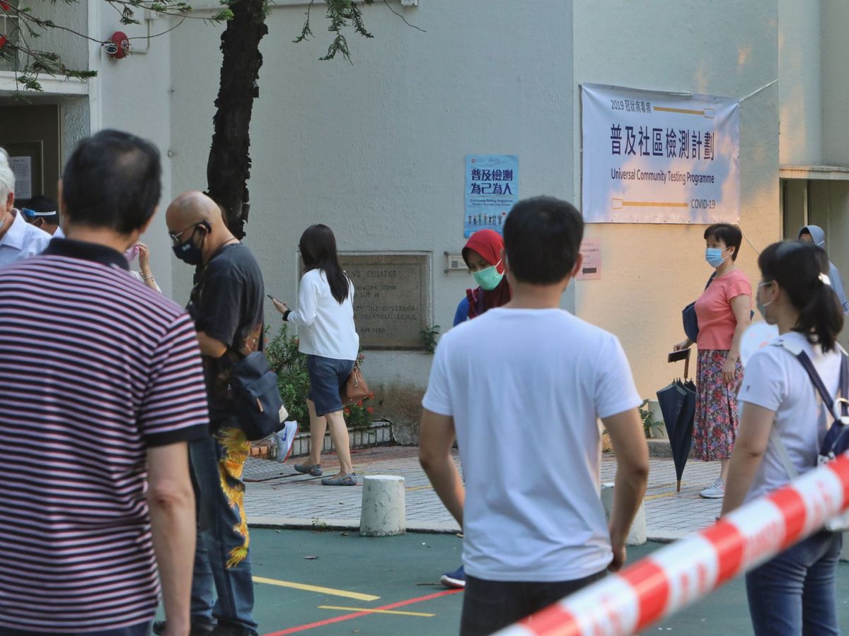 聶德權與陳肇始見記者，宣布全民檢測計劃延長4日至9月11日；有19間中心將在9月8日起停止運作。