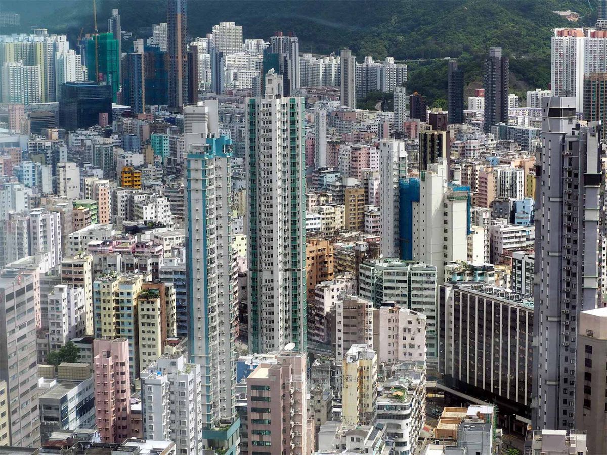 中原城市領先指數CCL最新報177.43點，按周跌0.72%。中原地產研究部高級聯席董事黃良昇指出，政府收緊防疫措施短暫窒礙了樓價升勢，惟近期政府陸續放寬措施，展望中秋前後樓價可重拾升軌。