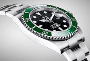 Rolex 2020年最新錶款中新款Submariner (水鬼)推出了綠圈黑面，當年2003的綠圈黑面炒價至少10萬起跳，而2020年的新款綠圈黑面水鬼又會是甚麼價位？