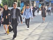 公務員事務局早前致函各政府部門主管，指若新入職公務員在試用期內，因參與公眾活動而被捕或被起訴，無論審訊結果如何，均須即時解僱。林鄭月娥表示，特區政府作為僱主，若公務員未符試用要求，「大條道理」不再聘用。