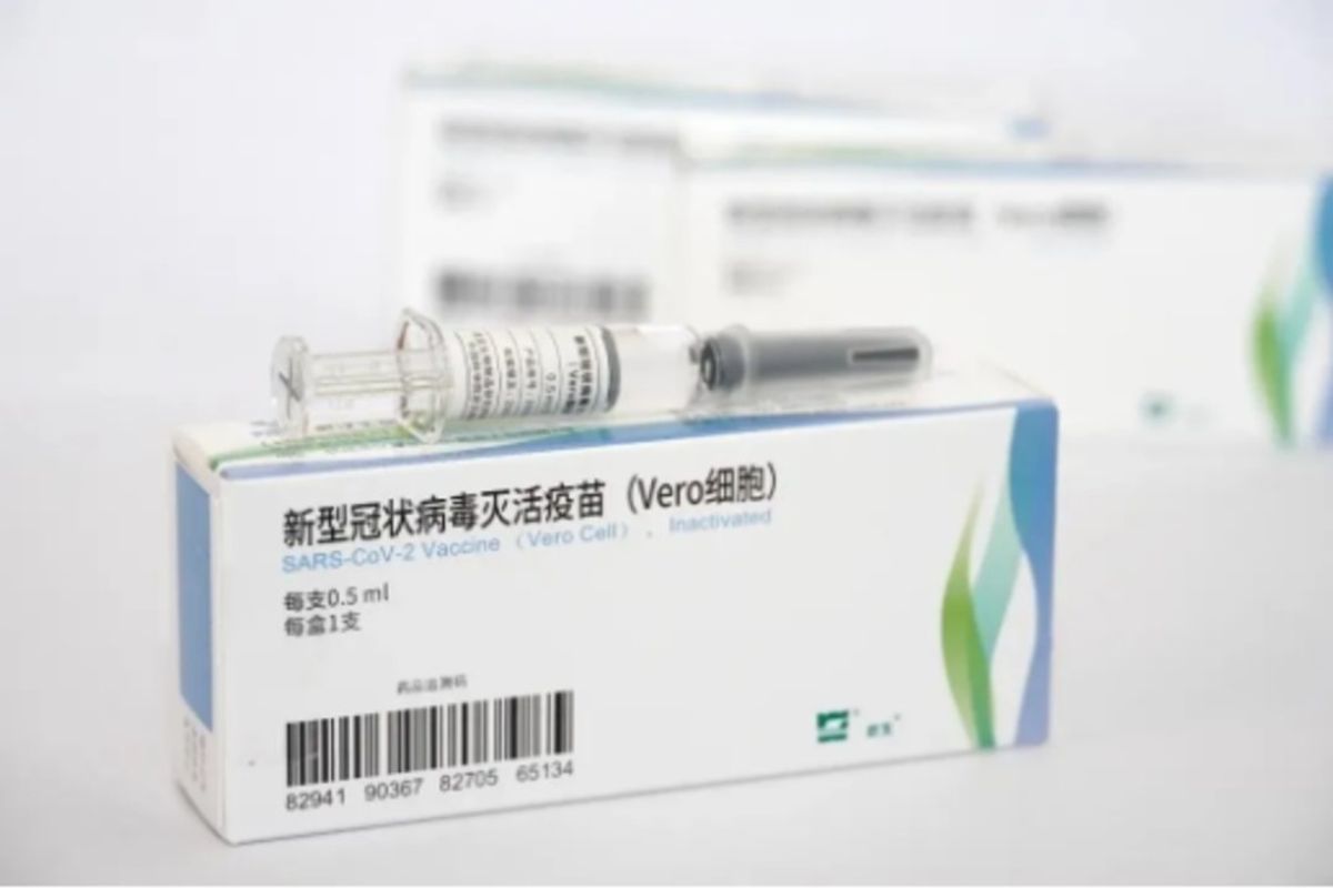 國藥集團研發的滅活疫苗，預計可在今年底上市，兩針疫苗聲稱保護率達100%，價格約1000元人民幣（約1,118元港幣)。