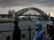 澳洲政府跟英國藥廠AstraZeneca簽署新冠疫苗合約，若疫苗研發成功，全國2,500萬名國民可以免費接種。