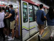 港鐵MTR Mobile流動應用程式推出兩項新功能，分別整合「Next Train」實時到站時間功能並將涵蓋範圍延伸至輕鐵，以及讓學生可以在應用程式中延續八達通「學生身分」。