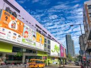 九龍城廣場獲城市規劃委員會通過重建方案，重建後將成為兩幢樓高31層的商住大廈，提供850伙，私家車車位647個。料這個九龍城地標之一會被清拆，成為歷史。