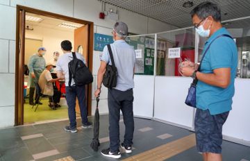 普及社區檢測, 梁子超, 何超發, 香港財經時報HKBT