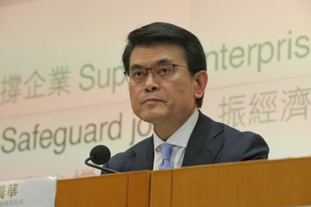 美國應業界要求，將香港製造並出口美國的商品須貼上中國製造標籤的規定，延後45日至11月9日實施。
